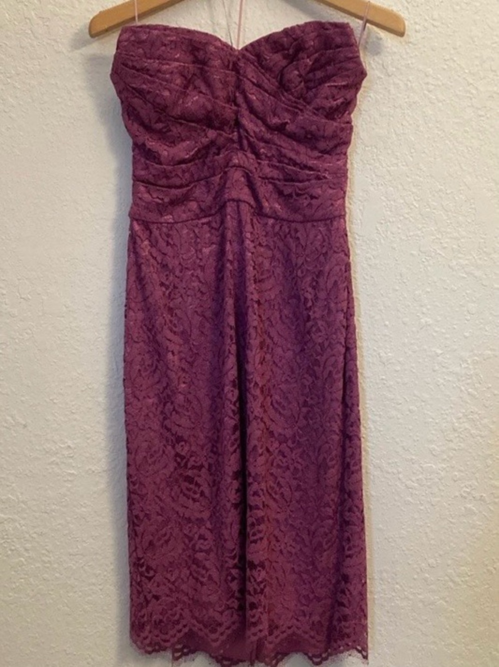 DOLCE & GABBANA Strapless Chantilly Lace Midi Dress in plum. Italy /46